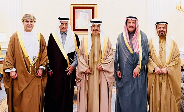 رئيس وزراء البحرين للسفراء الخليجيين: دول المجلس أسرة واحدة عمادها التعاون ومحورها السعودية