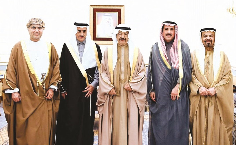صاحب السمو الملكي الأمير خليفة بن سلمان آل خليفة مستقبلا السفير الشيخ عزام الصباح وعددا من سفراء دول التعاون لدى البحرين ﻿