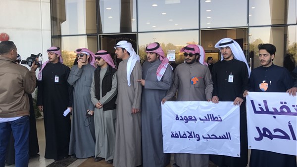 بالفيديو..طلبة "التطبيقي" يعتصمون لعدم طرح الشعب الدراسية اللازمة لهم