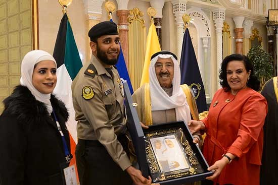 الأمير لأبناء الشهداء المتفوقين :استمروا في مسيرتكم العلمية للإسهام في بناء وتنمية الوطن