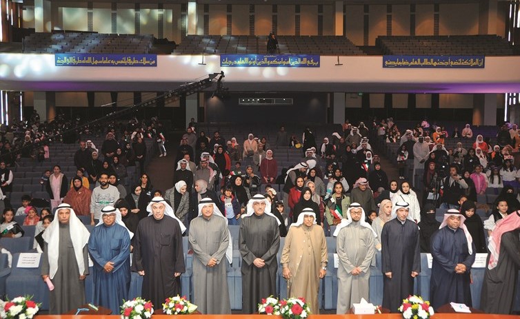 رئيس وأعضاء مجلس إدارة تعاونية الخالدية ويوسف الحسينان في مقدمة الحضور	 (عادل سلامة)﻿