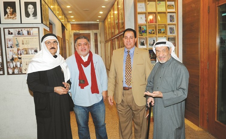 الزميل عماد جمعة مع عبدالرضا كمال وجعفر رجب وعبدالسلام مقبول﻿