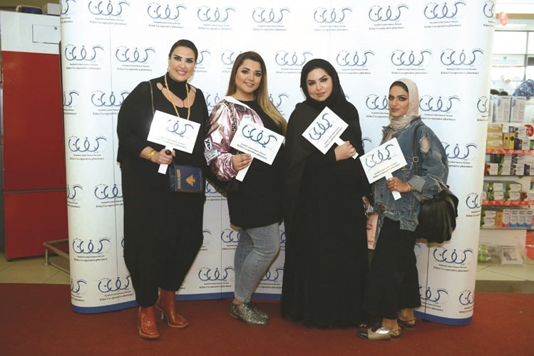 رولا عبدالعزيز مع حضور من رواد التواصل الاجتماعي﻿