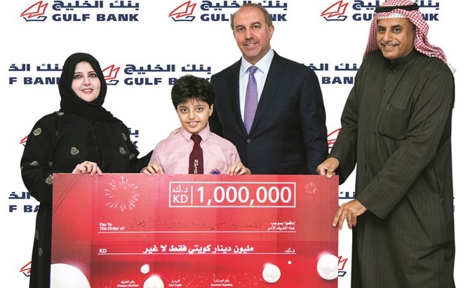  أصغر مليونيرات الدانة ووالداه مع أنطوان ضاهر الرئيس التنفيذي لبنك الخليج﻿