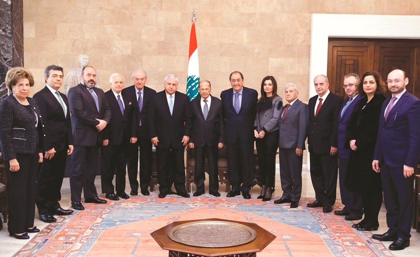 الرئيس ميشال عون مستقبلا وفد الرابطة المارونية برئاسة النقيب انطوان قليموس-(محمود الطويل)﻿
