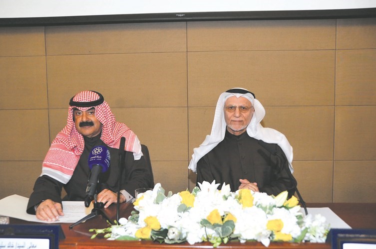 نائب وزير الخارجية خالد الجارالله وعبدالوهاب الوزان خلال الندوة﻿