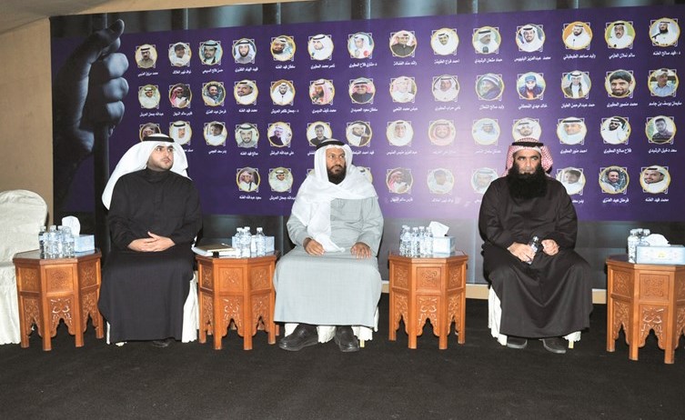 محمد هايف ود.عبدالكريم الكندري في الوقفة التضامنية في ديوان الخنة مساء امس الاول﻿
