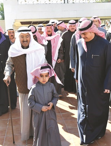 صاحب السمو الأمير الشيخ صباح الأحمد وسمو ولي العهد الشيخ نواف الأحمد والشيخ جابر العبدالله والشيخ فيصل السعود وسمو رئيس الوزراء والشيخ خالد العبدالله ﻿
