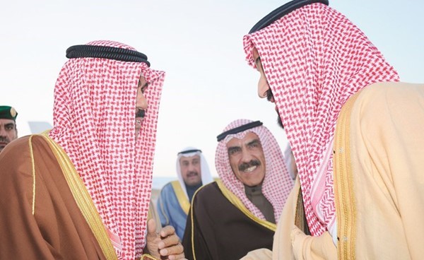 سمو ولي العهد الشيخ نواف الأحمد لدى مغادرته الرياض وفي وداعه ولي العهد السعودي صاحب السمو الملكي الأمير محمد بن سلمان﻿