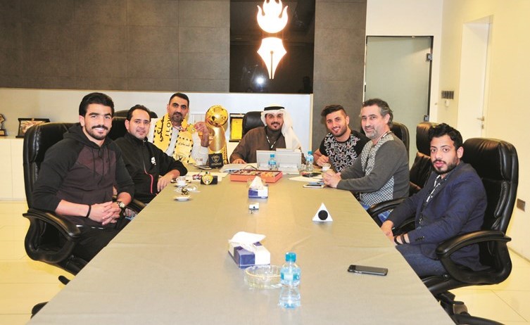 شاكر الشطي وزياد الشطي وأحمد الرياحي ومبارك الحربي مع الزملاء سمير بوسعد وعبدالعزيز جاسم وباهي أبوالعلا في ديوانية الأنباء﻿