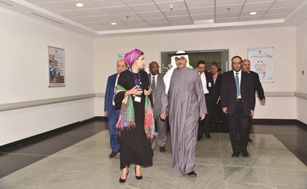 الشيخ أحمد المشعل خلال جولته التفقدية في مشروع توسعة مستشفى الفروانية﻿