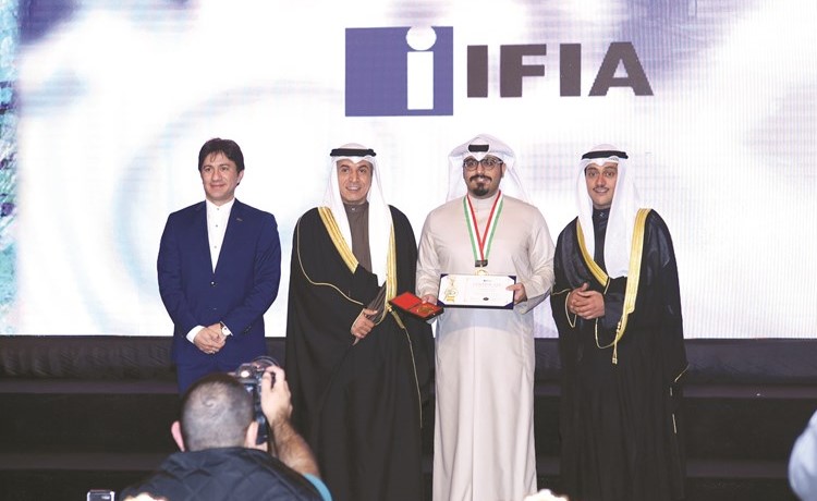 د.حامد العازمي وطلال جاسم الخرافي يكرمان المخترع الكويتي د.أحمد نبيل الفائز بجائزة الاتحاد الدولي للمخترعين بحضور رئيس الاتحاد علي رضا ﻿