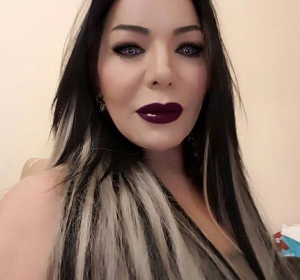 بعد مقتل إبنتها وغيابها لسنوات.. نجمة عربية تعود للأضواء بشكل مختلف كليا