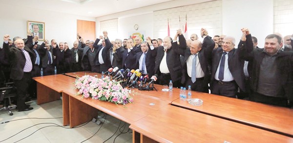 لقاء موسع في بلدية الحدث تجمع نوابا من حزب الله وحركة أمل والتيار الوطني الحر أمس      (محمود الطويل)﻿