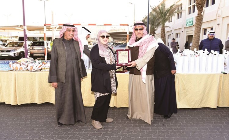 تكريم إحدى المشاركات﻿