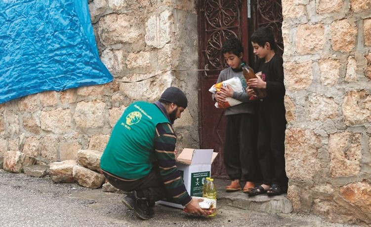 حملة مساعدات عاجلة من مركز الملك سلمان لنازحي حلب وإدلب