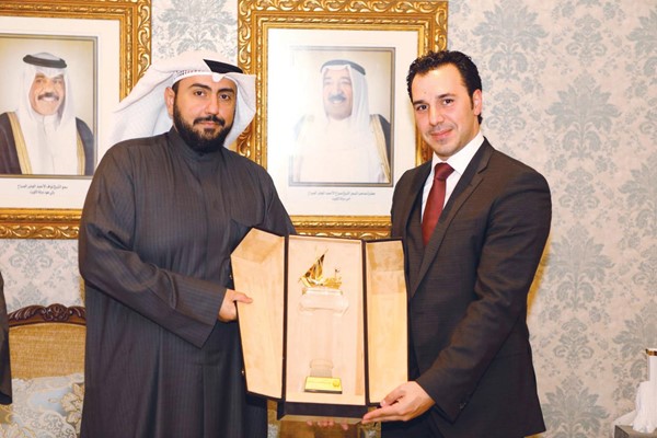الشيخ د. باسل الصباح مكرما د. محمد المطوع