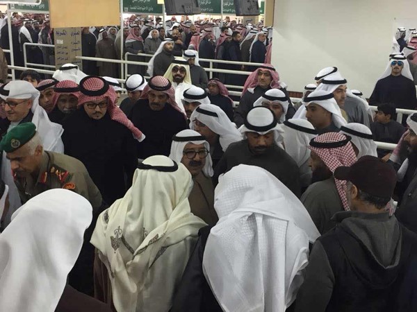 بالفيديو.. النائب الأول تقدم جموع مشيعي الطالب الضابط فيصل العبيد