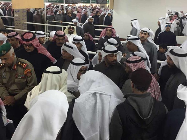 بالفيديو.. النائب الأول تقدم جموع مشيعي الطالب الضابط فيصل العبيد