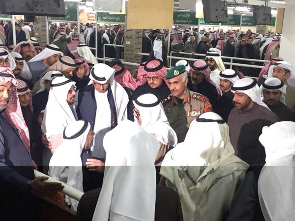 بالفيديو.. النائب الأول تقدم جموع مشيعي الطالب الضابط فيصل العبيد