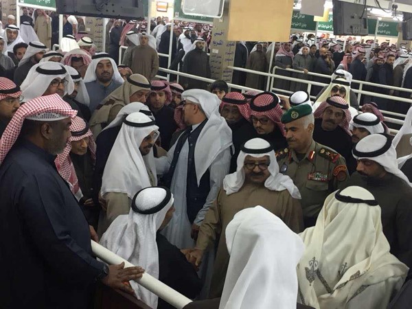 بالفيديو.. النائب الأول تقدم جموع مشيعي الطالب الضابط فيصل العبيد