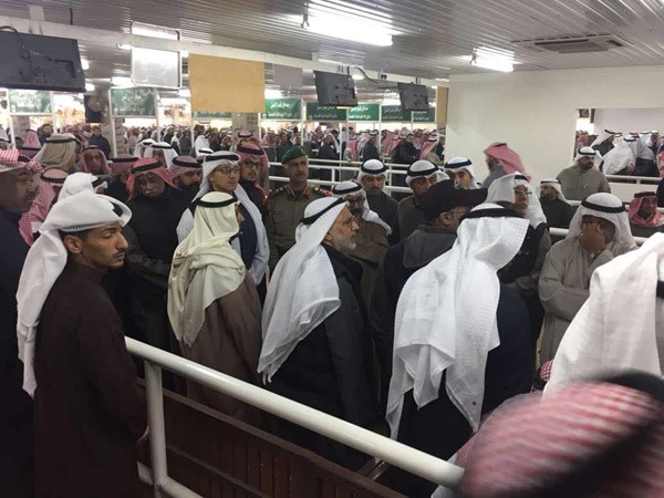 بالفيديو.. النائب الأول تقدم جموع مشيعي الطالب الضابط فيصل العبيد