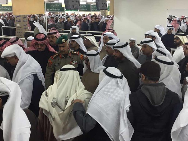 بالفيديو.. النائب الأول تقدم جموع مشيعي الطالب الضابط فيصل العبيد