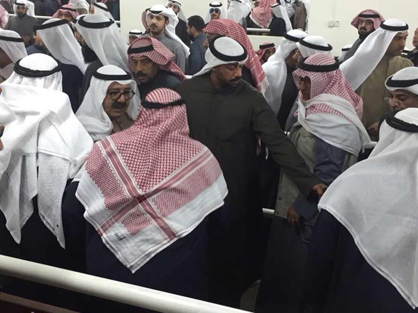 بالفيديو.. النائب الأول تقدم جموع مشيعي الطالب الضابط فيصل العبيد