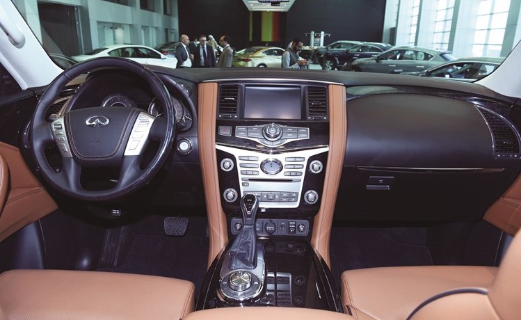 إنفينيتي البابطين تكشف النقاب عن QX80 الجديدة كلياً
