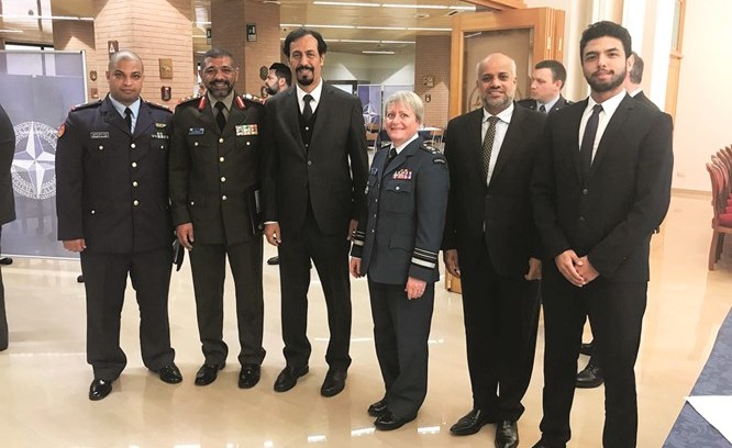 السفير الشيخ علي الخالد خلال مشاركته في حفل تخرج منتسبي دورة الدراسات العليا 131	﻿