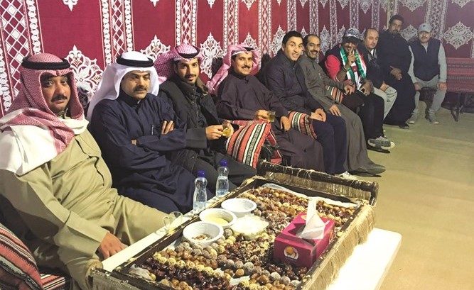 عيد العازمي ومحمد العرادة وناصر العازمي وعدد من الحضور خلال اليوم المفتوح﻿