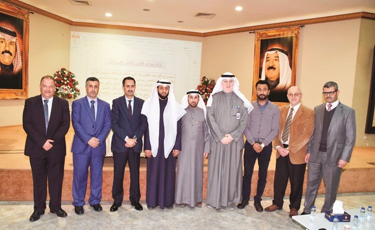 لقطة تذكارية خلال الندوة﻿