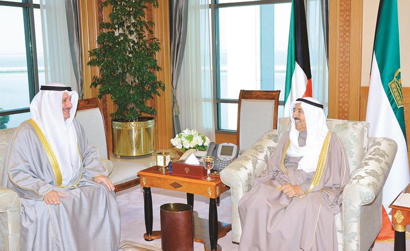 صاحب السمو الأمير الشيخ صباح الأحمد مستقبلا عيسى الكندري ﻿
