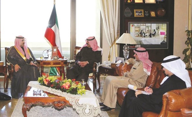خالد الجارالله أثناء اجتماعه مع سفير السعودية لدى اليمن محمد آل جابر ﻿