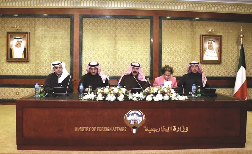  خالد الجارالله أثناء لقائه مع عدد من السفراء وممثلي السفارات العربية والأجنبية المعتمدة لدى البلاد ﻿