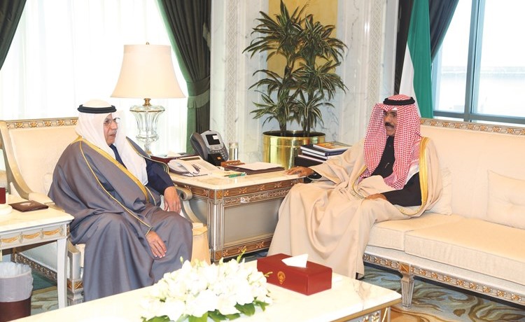 سمو ولي العهد الشيخ نواف الأحمد مستقبلا الشيخ خالد الجراح﻿