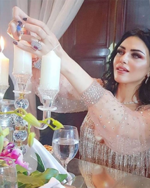 بالصور.. فنانة ترتدي فستاناً بـ 50 ألف دولار
