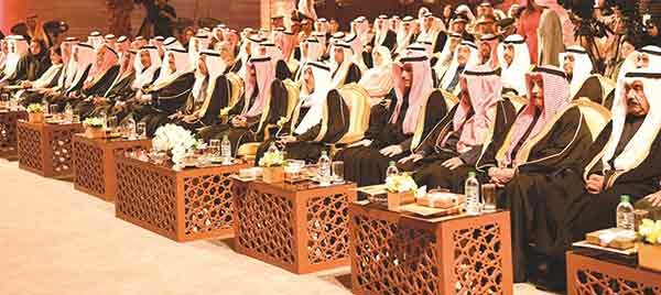 صاحب السمو الأمير الشيخ صباح الأحمد وسمو ولي العهد الشيخ نواف الأحمد ورئيس مجلس الأمة مرزوق الغانم والشيخ جابر العبدالله والشيخ فيصل السعود وسمو الشيخ ناصر المحمد وسمو رئيس الوزراء الشيخ جابر المبارك وكبار الشيوخ والوزراء خلال الحفل﻿