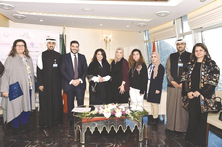 لقطة تذكارية بمناسبة توقيع الشراكة بين الدولي والسدرة﻿