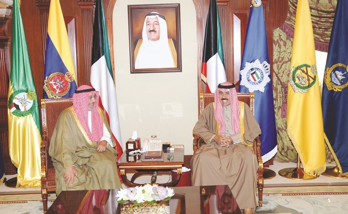 سمو ولي العهد الشيخ نواف الأحمد مستقبلا الشيخ د.محمد الصباح ﻿