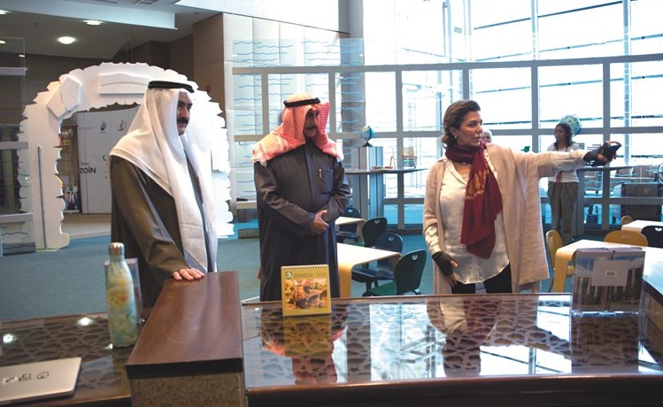 الشيخ د.إبراهيم الدعيج يطلع على محتويات المكتبة الوطنية ﻿