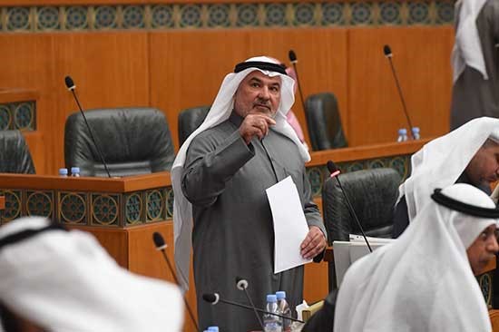 النائب صالح عاشور متحدثا خلال الجلسة 
