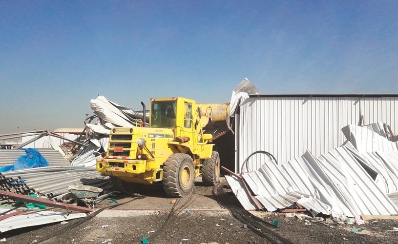 إزالة إحدى الشبرات الصفيح خلال الحملة﻿