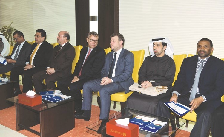 السفير المصري طارق القوني وعدد من الحضور ﻿