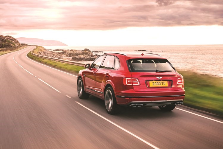 BENTLEY BENTAYGA.. قوة وفخامة وسمات رياضية