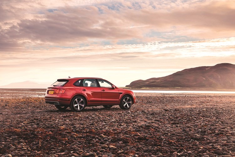 BENTLEY BENTAYGA.. قوة وفخامة وسمات رياضية