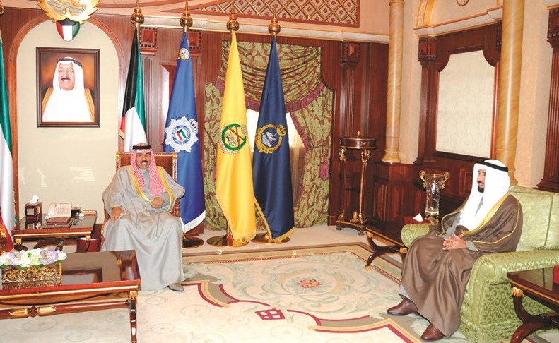 سمو ولي العهد الشيخ نواف الأحمد مستقبلا الشيخ علي الجابر﻿
