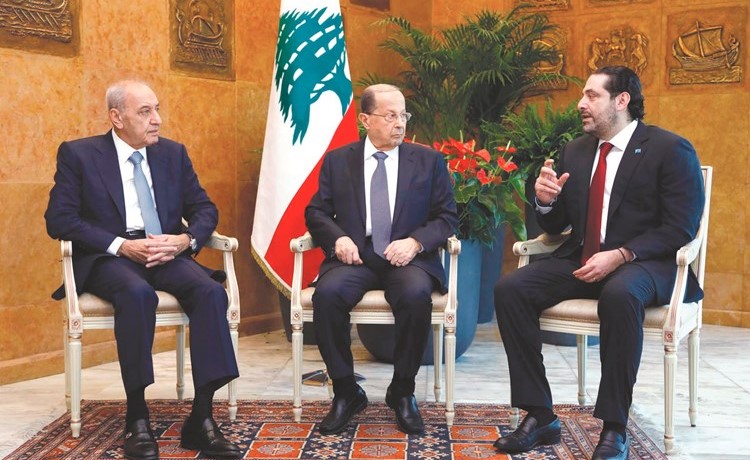 الرئيس العماد ميشال عون خلال لقائه رئيس مجلس النواب نبيه بري وانضم اليهما رئيس الحكومة سعد الحريري في بعبدا	(محمود الطويل)﻿