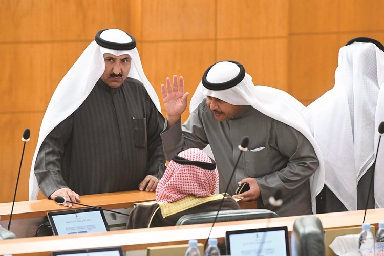طلال الجلال وسعد الخنفور في حديث مع الشيخ صباح الخالد﻿