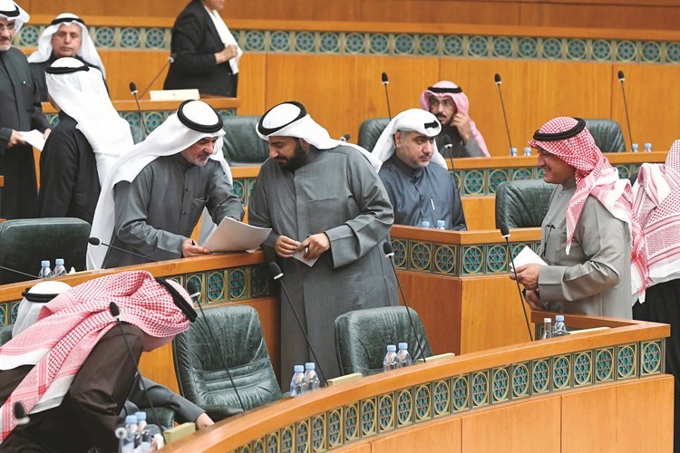 الشيخ د. باسل الصباح وصالح عاشور وعسكر العنزي﻿